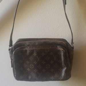 Louis Vuitton Messenger Bag